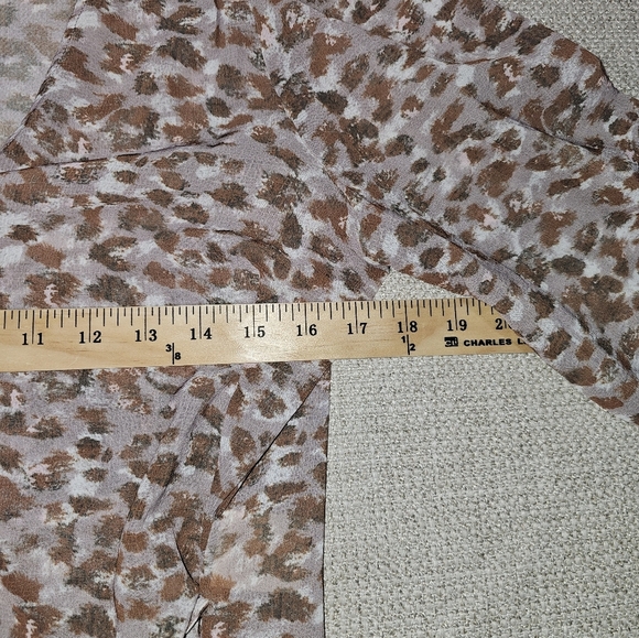 NWT Mystery wrap blouse. Med - Picture 12 of 13